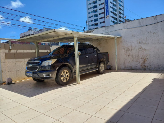 Imagem Casa com 3 Quartos à Venda, 240 m²