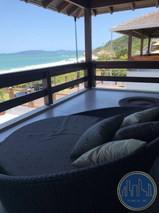Imagem Casa com 4 Quartos para Temporada, 380 m² em Estaleiro - Balneário Camboriú Imagem Casa com 4 Quartos para Temporada, 380 m² em Estaleiro - Balneário Camboriú
