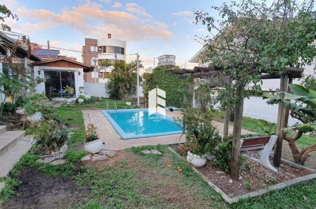 Imagem Casa com 3 Quartos à Venda, 896 m² em Nossa Senhora De Lourdes - Santa Maria Imagem Casa com 3 Quartos à Venda, 896 m² em Nossa Senhora De Lourdes - Santa Maria