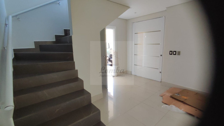 Imagem Casa com 5 Quartos para Alugar, 382 m² em Jardim Itália - Cuiabá