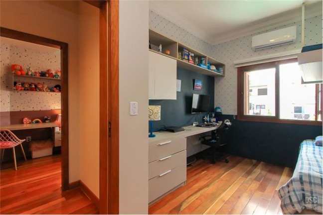 Imagem Casa com 3 Quartos à Venda, em Hípica - Porto Alegre Imagem Casa com 3 Quartos à Venda, em Hípica - Porto Alegre