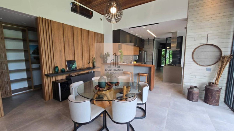 Imagem Casa de Condomínio com 4 Quartos à Venda, 349 m²