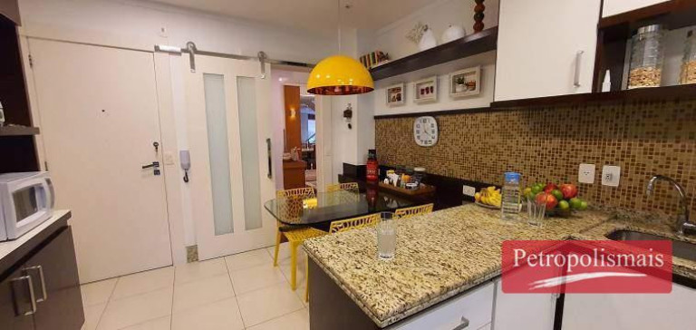 Imagem Casa de Condomínio com 3 Quartos à Venda,  em Quitandinha - Petrópolis