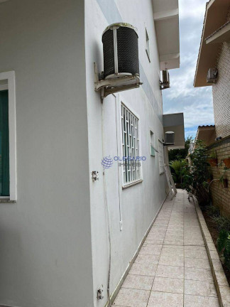 Imagem Sobrado com 6 Quartos à Venda, 243 m² em Centro - Penha Imagem Sobrado com 6 Quartos à Venda, 243 m² em Centro - Penha