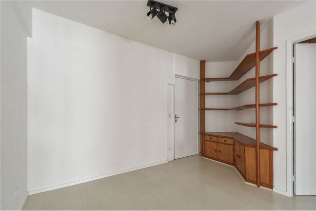 Imagem Imóvel com 1 Quarto à Venda, em Moema - São Paulo Imagem Imóvel com 1 Quarto à Venda, em Moema - São Paulo