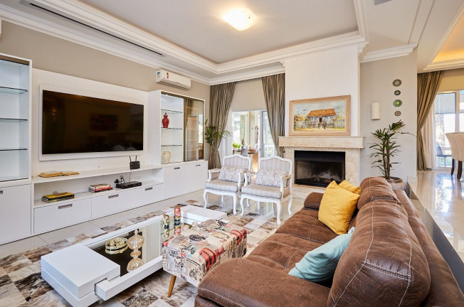 Imagem Casa com 3 Quartos à Venda, 368 m² em Campo Comprido - Curitiba Imagem Casa com 3 Quartos à Venda, 368 m² em Campo Comprido - Curitiba