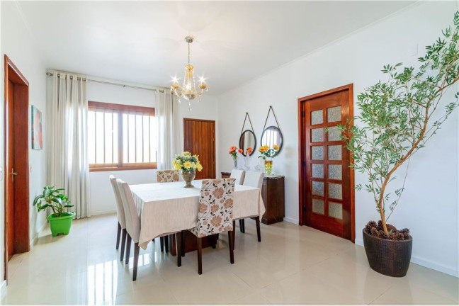 Imagem Casa com 4 Quartos à Venda, em Jardim Itu - Porto Alegre Imagem Casa com 4 Quartos à Venda, em Jardim Itu - Porto Alegre