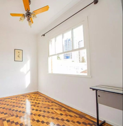 Imagem Apartamento com 2 Quartos à Venda, 51 m² em Moinhos De Vento - Porto Alegre