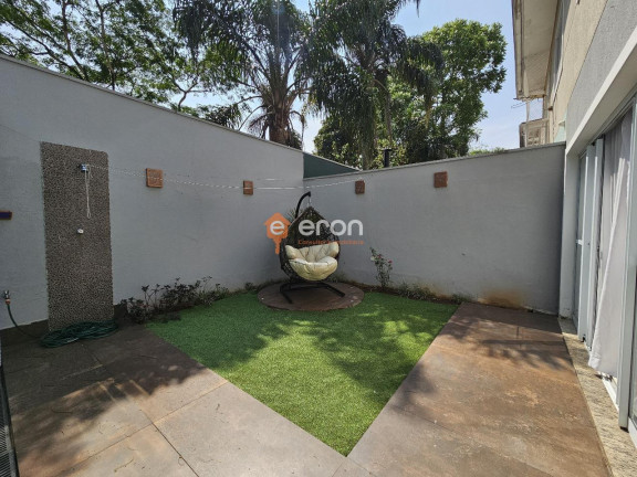 Imagem Casa com 3 Quartos à Venda, 180 m²