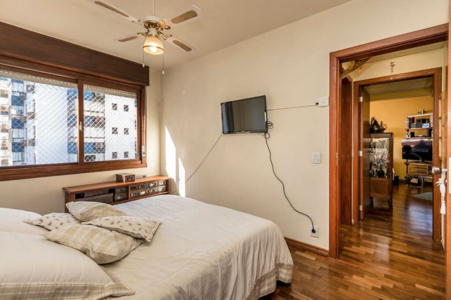 Imagem Imóvel com 2 Quartos à Venda, 82 m² em São João - Porto Alegre Imagem Imóvel com 2 Quartos à Venda, 82 m² em São João - Porto Alegre