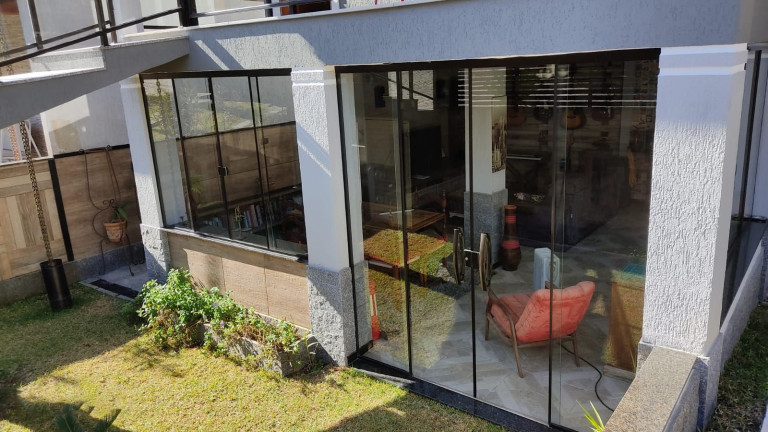 Imagem Casa com 4 Quartos à Venda, 295 m² em Cascata Do Imbuí - Teresópolis
