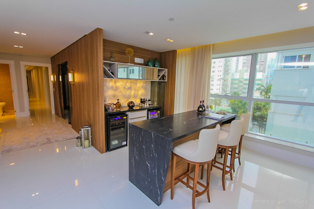 Imagem Apartamento com 4 Quartos à Venda, 300 m² em Centro - Balneário Camboriú Imagem Apartamento com 4 Quartos à Venda, 300 m² em Centro - Balneário Camboriú