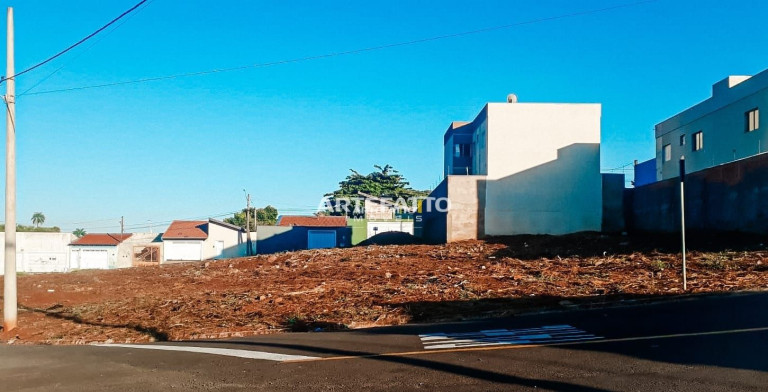 Terreno à Venda, 275 m² em Jardim Dermínio - Franca