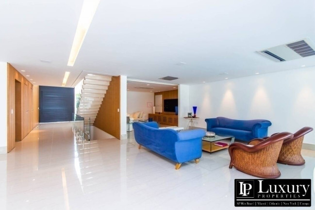 Imagem Casa com 8 Quartos à Venda, 647 m² em Tabatinga - Caraguatatuba