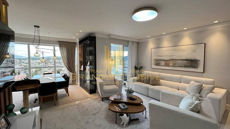 Imagem Apartamento com 3 Quartos à Venda, 140 m² em Centro - Balneário Camboriú
