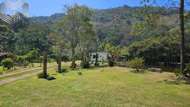 Imagem Imóvel com 8 Quartos à Venda, 2.500 m² em Amparo - Nova Friburgo Imagem Imóvel com 8 Quartos à Venda, 2.500 m² em Amparo - Nova Friburgo