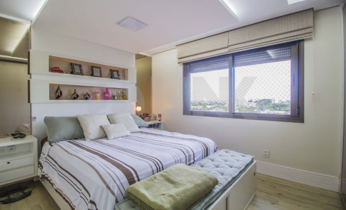 Imagem Imóvel com 3 Quartos à Venda, 260 m² em Jardim Lindóia - Porto Alegre Imagem Imóvel com 3 Quartos à Venda, 260 m² em Jardim Lindóia - Porto Alegre