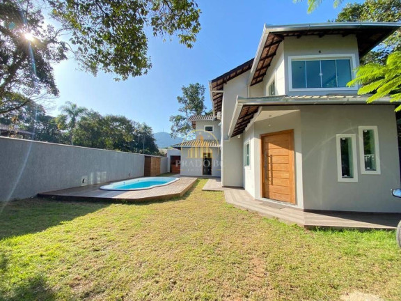 Imagem Casa com 3 Quartos à Venda, em Balneário Camboriú Imagem Casa com 3 Quartos à Venda, em Balneário Camboriú