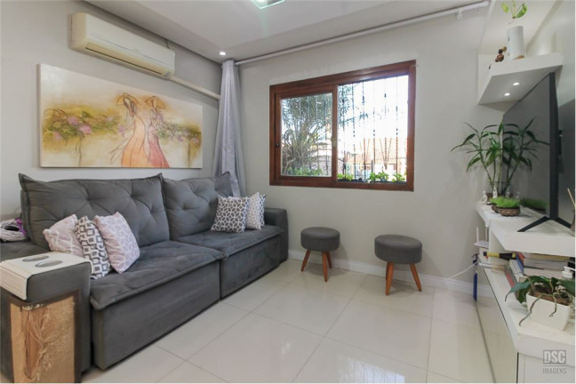 Imagem Casa com 3 Quartos à Venda, em Hípica - Porto Alegre Imagem Casa com 3 Quartos à Venda, em Hípica - Porto Alegre