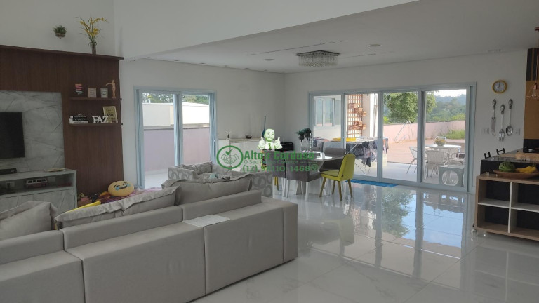 Casa com 5 Quartos à Venda, 580 m² em Centro - Jambeiro
