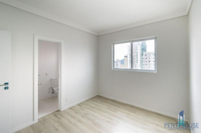 Imagem Apartamento com 3 Quartos à Venda, 130 m² em Centro - Balneário Camboriú Imagem Apartamento com 3 Quartos à Venda, 130 m² em Centro - Balneário Camboriú