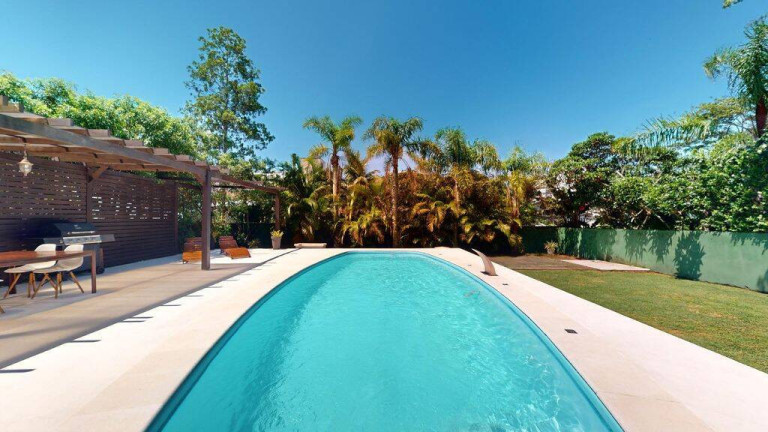 Imagem Casa com 4 Quartos à Venda, em Rio Tavares - Florianópolis Imagem Casa com 4 Quartos à Venda, em Rio Tavares - Florianópolis