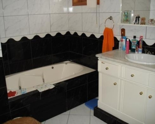 Imagem Casa com 4 Quartos à Venda, 305 m² em Jardim Planalto - Porto Alegre