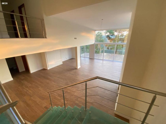 Imagem Casa com 3 Quartos à Venda, 279 m² em Alphavile - Gramado