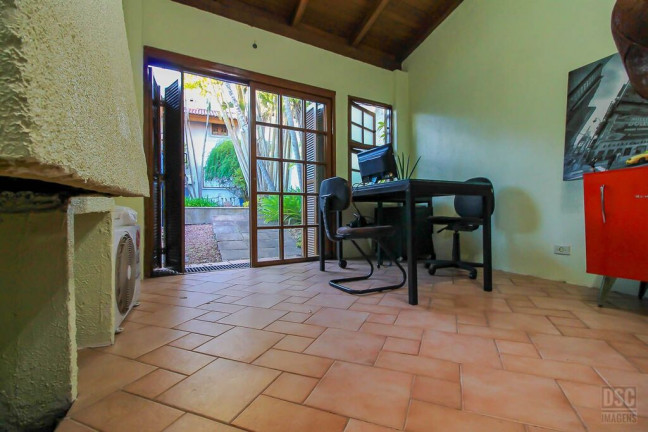 Imagem Casa com 4 Quartos à Venda, 321 m² em Vila Assunção - Porto Alegre Imagem Casa com 4 Quartos à Venda, 321 m² em Vila Assunção - Porto Alegre