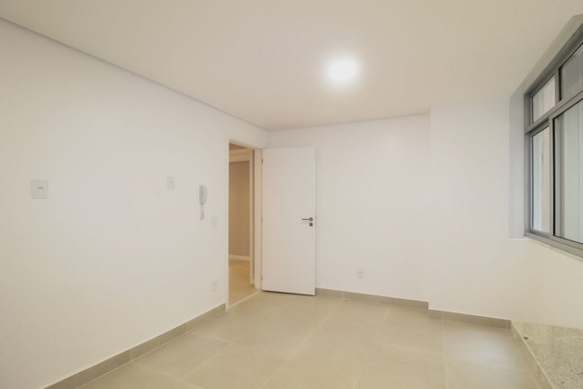 Imagem Imóvel com 3 Quartos à Venda, 128 m² em Copacabana - Rio De Janeiro Imagem Imóvel com 3 Quartos à Venda, 128 m² em Copacabana - Rio De Janeiro