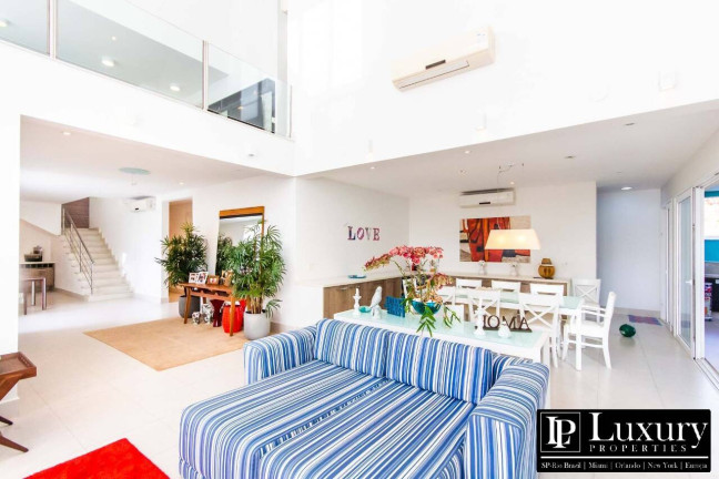 Imagem Casa com 8 Quartos à Venda, em Tabatinga - Caraguatatuba Imagem Casa com 8 Quartos à Venda, em Tabatinga - Caraguatatuba