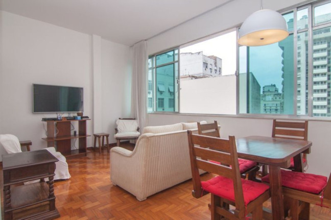 Imagem Imóvel com 2 Quartos à Venda, 71 m² em Copacabana - Rio De Janeiro Imagem Imóvel com 2 Quartos à Venda, 71 m² em Copacabana - Rio De Janeiro