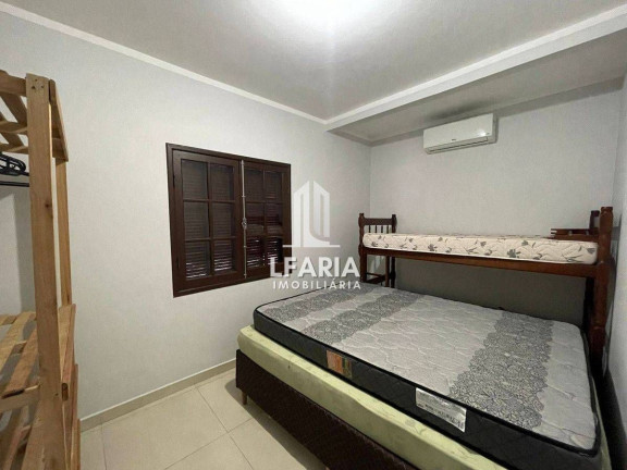 Imagem Casa com 3 Quartos para Temporada, 117 m² em Cambiju - Itapoá