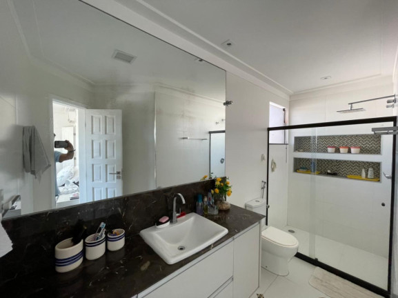 Imagem Casa com 4 Quartos à Venda, 900 m² em Busca Vida - Camaçari Imagem Casa com 4 Quartos à Venda, 900 m² em Busca Vida - Camaçari