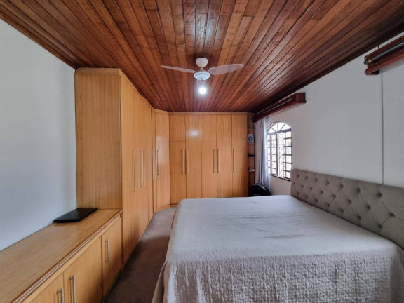 Imagem Sobrado com 4 Quartos à Venda, 240 m² em Capão Da Imbuia - Curitiba Imagem Sobrado com 4 Quartos à Venda, 240 m² em Capão Da Imbuia - Curitiba