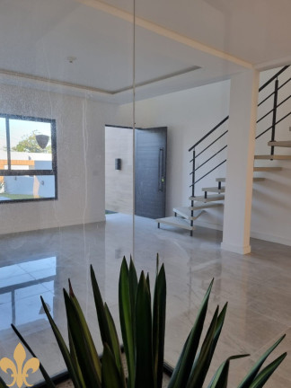 Sobrado com 2 Quartos à Venda, 110 m² em Sertão Do Maruim - São José