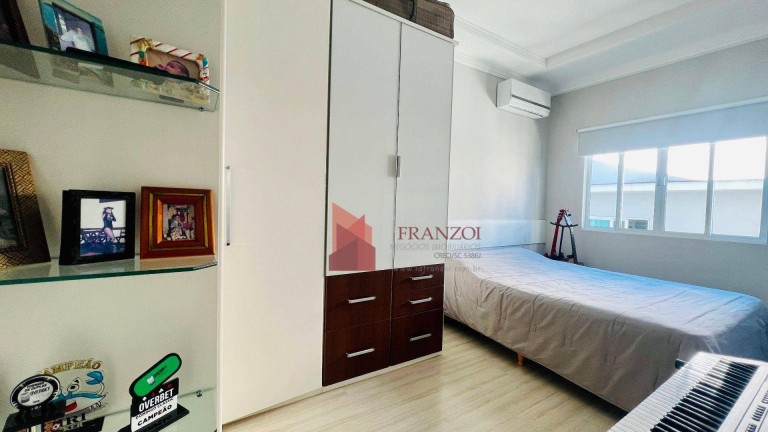 Imagem Casa com 4 Quartos à Venda, 381 m² em Vila Operária - Itajaí