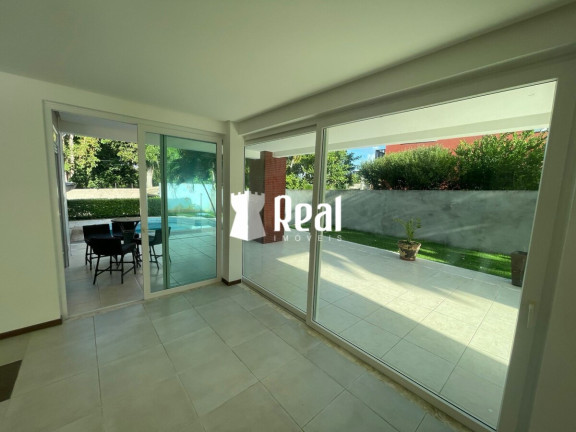 Imagem Casa com 4 Quartos à Venda, 550 m² em Busca Vida - Camaçari Imagem Casa com 4 Quartos à Venda, 550 m² em Busca Vida - Camaçari