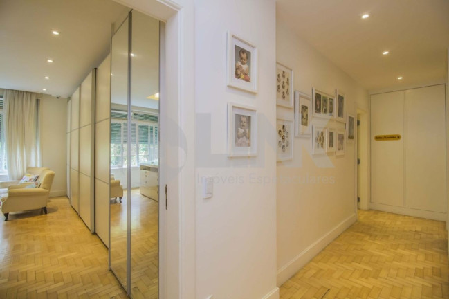 Imagem Apartamento com 4 Quartos à Venda, 251 m² em Moinhos De Vento - Porto Alegre