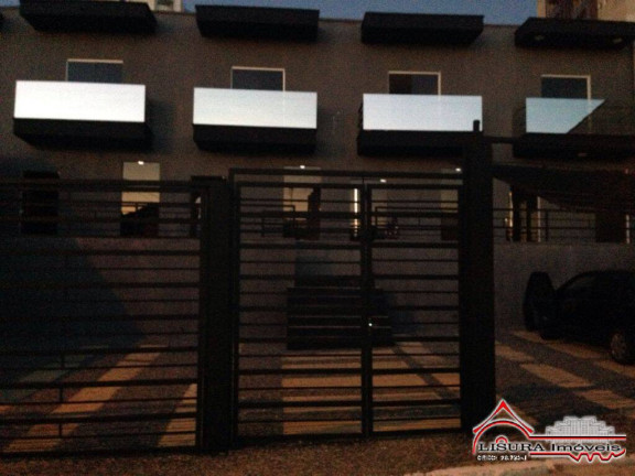 Imagem Casa de Condomínio com 2 Quartos à Venda, 73 m² em Centro - Jacareí