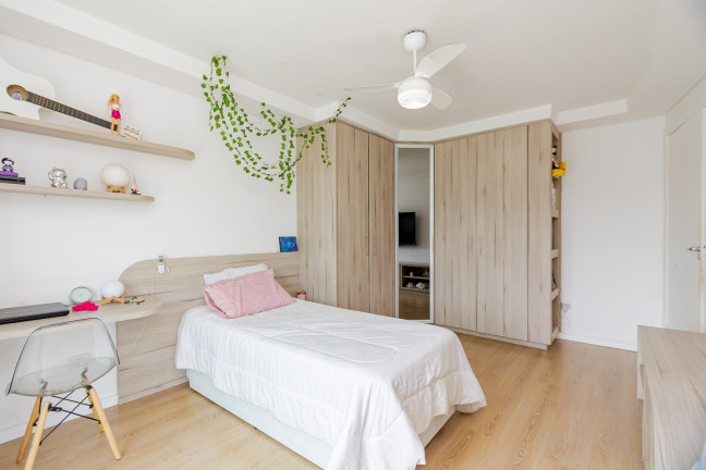 Imagem Casa com 3 Quartos à Venda, 165 m² em Capão Da Imbuia - Curitiba Imagem Casa com 3 Quartos à Venda, 165 m² em Capão Da Imbuia - Curitiba