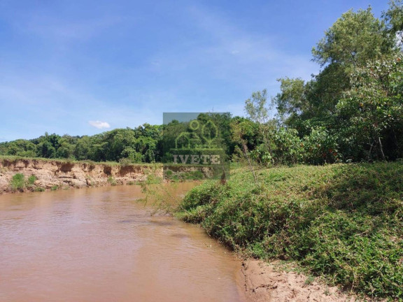 Imagem Chácara com 3 Quartos à Venda, 340 m²