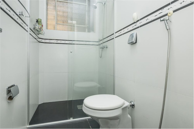 Imagem Casa com 7 Quartos à Venda, em Jardim Itu - Porto Alegre Imagem Casa com 7 Quartos à Venda, em Jardim Itu - Porto Alegre