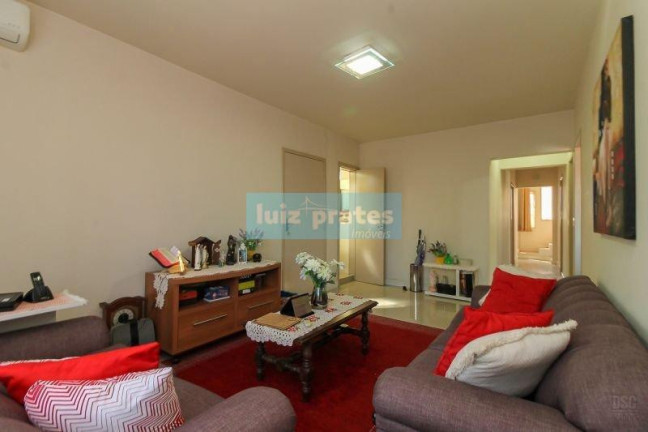 Imagem Casa com 7 Quartos à Venda, 330 m² em Nonoai - Porto Alegre
