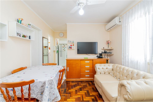 Imagem Imóvel com 2 Quartos à Venda, em Menino Deus - Porto Alegre Imagem Imóvel com 2 Quartos à Venda, em Menino Deus - Porto Alegre