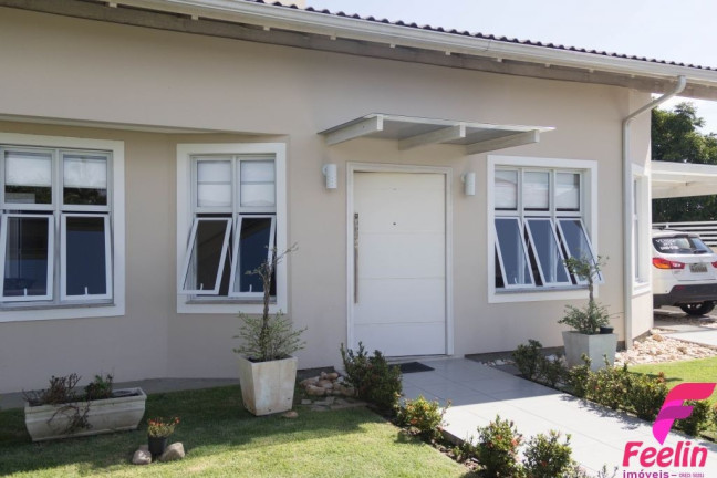Imagem Casa com 3 Quartos à Venda, 270 m² em Carianos - Florianópolis Imagem Casa com 3 Quartos à Venda, 270 m² em Carianos - Florianópolis