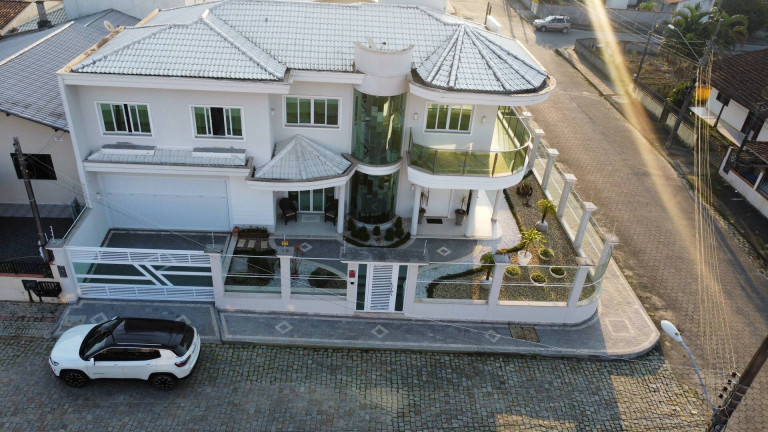Imagem Casa com 3 Quartos à Venda, 280 m² em Centro - Barra Velha Imagem Casa com 3 Quartos à Venda, 280 m² em Centro - Barra Velha