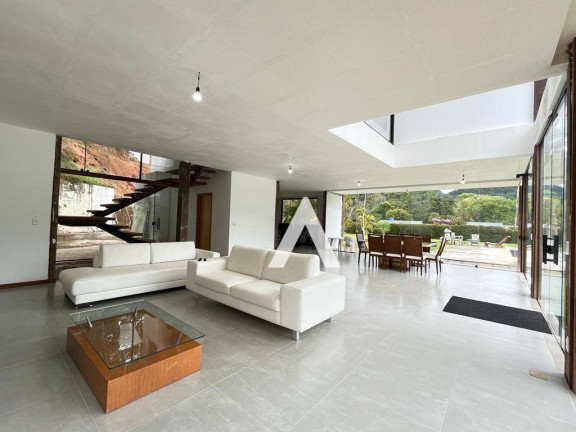 Imagem Casa com 3 Quartos à Venda, 380 m² em Albuquerque - Teresópolis Imagem Casa com 3 Quartos à Venda, 380 m² em Albuquerque - Teresópolis