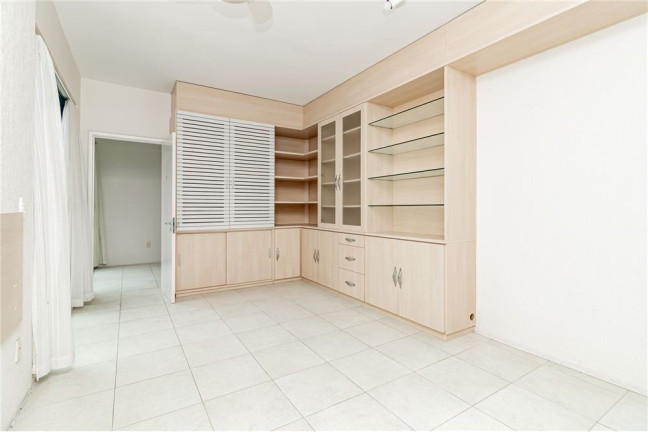 Sala Comercial à Venda, 34 m² em Auxiliadora - Porto Alegre