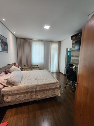 Imagem Casa com 3 Quartos à Venda, 150 m² em Cabral - Contagem